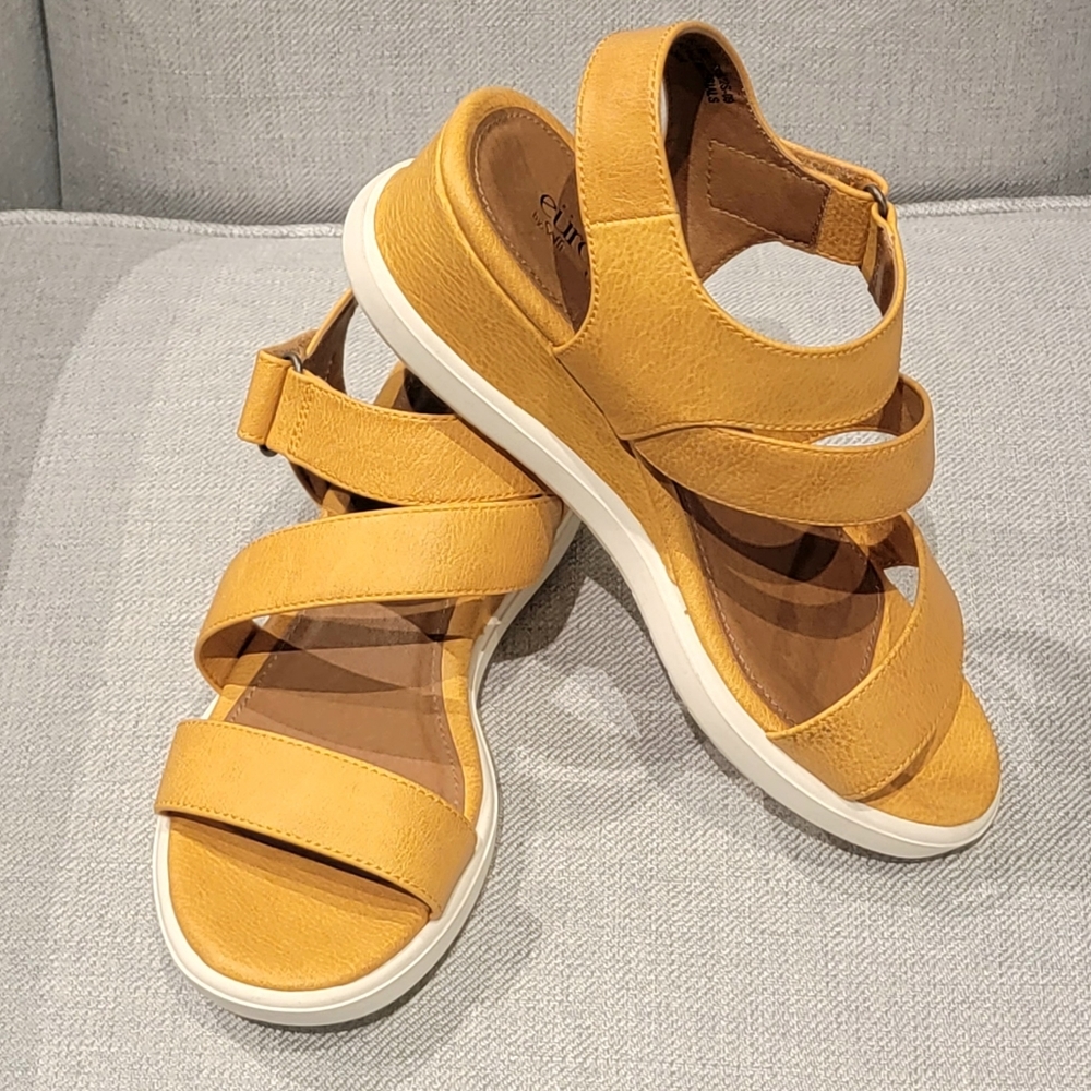 Eurosoft by Sofft Yellow Wedge Sandals Size 7 wide  Excellent Condition
